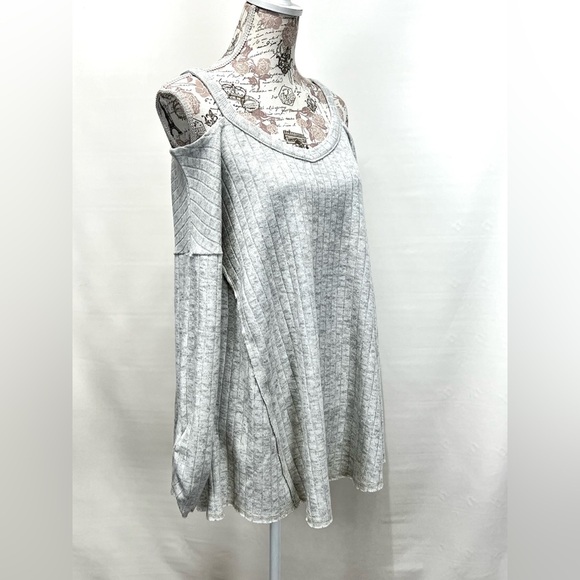 UMGEE Light gray ribbed cold shoulder knit top‎ size M - Picture 8 of 15